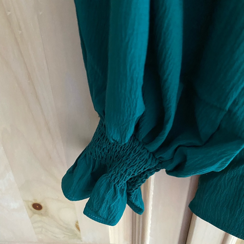 NWT Entro dark green frilly blouse size small runs large $15 Beautiful! - Picture 6 of 8